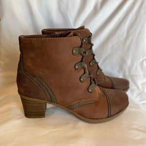 Earth Origins Wheaton Wynn Leather Lace Up heeled ankle boots.  Size 10